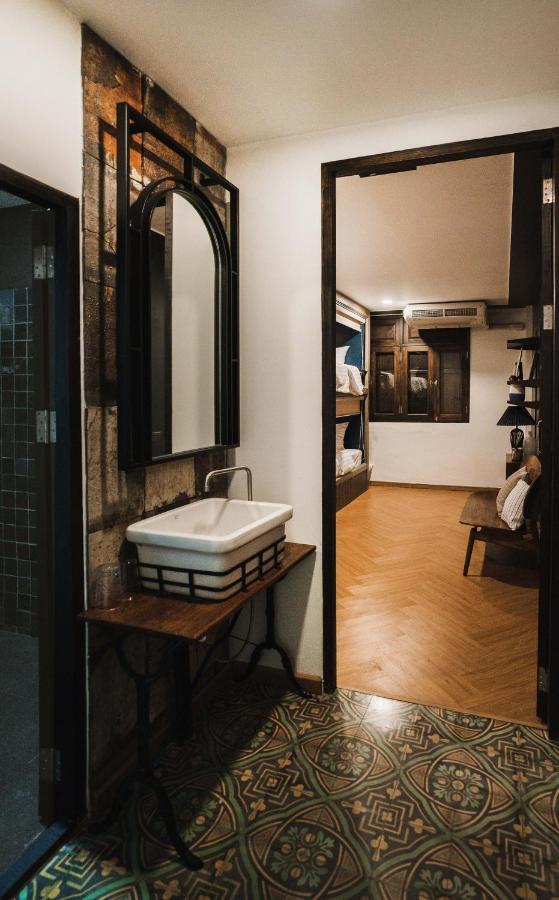 Mojo Old Town Phranakorn Hotel Bangkok Ngoại thất bức ảnh